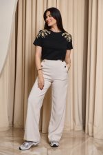 Μπλούζα κοντομάνικη με κεντήματα στους ώμους μαύρη - Image 3