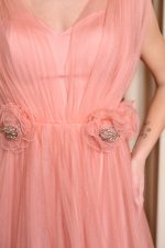 Φόρεμα maxi τούλινο με 3D λεπτομέρειες και στρας κοραλί - Image 6