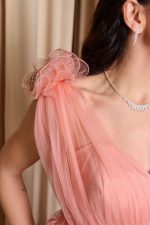 Φόρεμα maxi τούλινο με 3D λεπτομέρειες και στρας κοραλί - Image 7