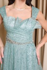 Φόρεμα maxi με πιέτες και τρισδιάστατο γκλίτερ μέντα - Image 6