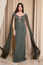 Φόρεμα maxi με πέτρες και ντραπέ λεπτομέρεια λαδί - Image 3