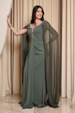 Φόρεμα maxi με πέτρες και ντραπέ λεπτομέρεια λαδί - Image 5