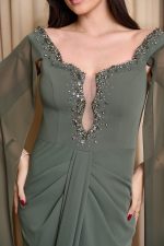 Φόρεμα maxi με πέτρες και ντραπέ λεπτομέρεια λαδί - Image 7