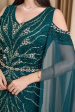 Φόρεμα maxi με πέτρες και χάντρες κυπαρισσί - Image 7