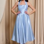 Φόρεμα midi με δέσιμο στο λαιμό και στρας baby blue