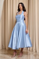 Φόρεμα midi με δέσιμο στο λαιμό και στρας baby blue - Image 2