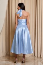 Φόρεμα midi με δέσιμο στο λαιμό και στρας baby blue - Image 4