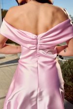 Φόρεμα midi off shoulder με διακοσμητικές πέτρες baby pink - Image 6