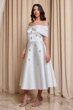 Φόρεμα midi off shoulder με διακοσμητικές πέτρες άσπρο - Image 3