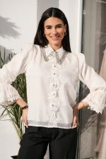 Μπλούζα σατέν με διακοσμημένο πέτο γιακά άσπρη - Image 3