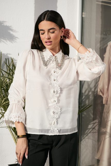 Μπλούζα σατέν με διακοσμημένο πέτο γιακά άσπρη