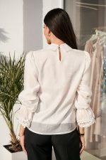 Μπλούζα σατέν με διακοσμημένο πέτο γιακά άσπρη - Image 6