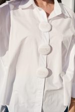 Πουκάμισο oversized με διακοσμητικά κουμπιά άσπρο - Image 7