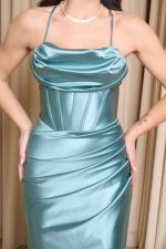 Φόρεμα maxi σατέν με ντραπέ μπούστο και κορσέ μέντα - Image 6