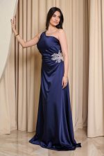 Φόρεμα maxi one shoulder σατέν με λεπτομέρεια στρας navy blue - Image 3