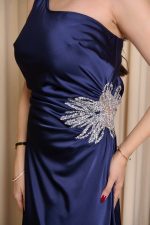 Φόρεμα maxi one shoulder σατέν με λεπτομέρεια στρας navy blue - Image 6