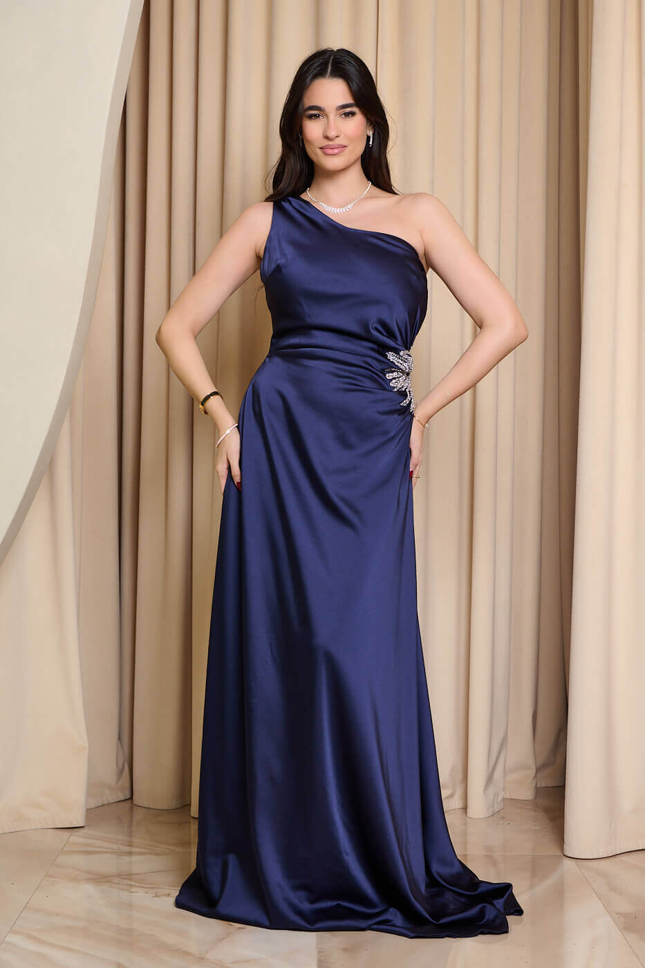 Φόρεμα maxi one shoulder σατέν με λεπτομέρεια στρας navy blue