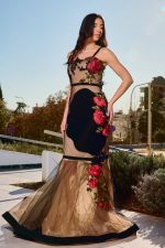 Φόρεμα maxi γοργονέ με ανάγλυφα σχέδια nude - κόκκινο - Image 4