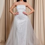 Φόρεμα maxi στράπλες με πέρλες και αποσπώμενη ουρά άσπρο