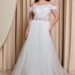 Φόρεμα maxi off shoulder με 3D λουλούδια και τούλι άσπρο