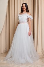 Φόρεμα maxi off shoulder με 3D λουλούδια και τούλι άσπρο - Image 3