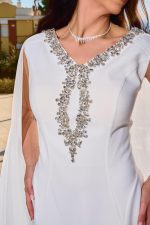 Φόρεμα maxi με διακοσμητικές πέτρες και μπέρτα άσπρο - Image 6