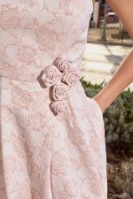 Φόρεμα maxi στράπλες μπροκάρ με ανάγλυφο μοτίβο απαλό ροζ - Image 6