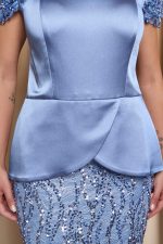 Φόρεμα maxi γοργονέ off shoulder με σατέν μπούστο dusty blue - Image 6