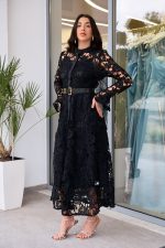 Φόρεμα midi κιπούρ με ζώνη δερματίνη μαύρο - Image 4