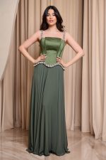 Φόρεμα maxi με ενσωματωμένο σατέν κορσέ και πέρλες olive