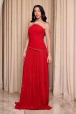 Φόρεμα maxi στράπλες πλισέ με λεπτομέρεια χάντρες κόκκινο - Image 3