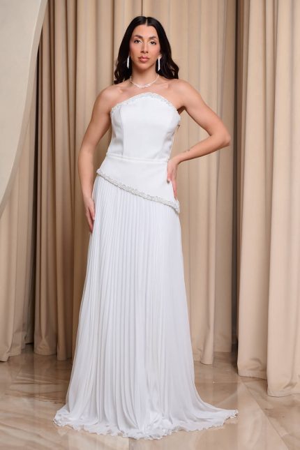 Φόρεμα maxi στράπλες πλισέ με λεπτομέρεια χάντρες άσπρο