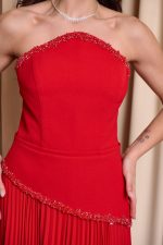 Φόρεμα maxi στράπλες πλισέ με λεπτομέρεια χάντρες κόκκινο - Image 6