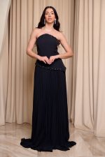 Φόρεμα maxi στράπλες πλισέ με λεπτομέρεια χάντρες μαύρο