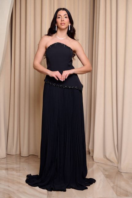 Φόρεμα maxi στράπλες πλισέ με λεπτομέρεια χάντρες μαύρο