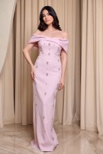 Φόρεμα maxi off shoulder με διακοσμητικές πέτρες baby pink