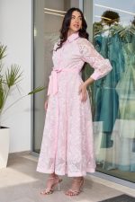 Φόρεμα midi με floral κεντήματα baby pink - Image 4