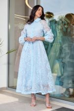 Φόρεμα midi με floral κεντήματα baby blue - Image 2