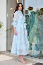 Φόρεμα midi με floral κεντήματα baby blue - Image 3