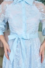 Φόρεμα midi με floral κεντήματα baby blue - Image 6