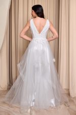 Νυφικό φόρεμα με ανάγλυφα σχέδια και βολάν - Image 5