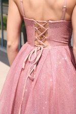 Φόρεμα midi με τρισδιάστατο γκλίτερ και ραμμένη ζώνη ροζ - Image 6