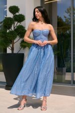 Φόρεμα midi με τρισδιάστατο γκλίτερ και ραμμένη ζώνη γαλάζιο - Image 3