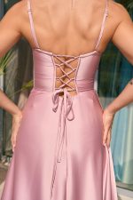 Φόρεμα maxi σατέν στράπλες με σκίσιμο dusty pink - Image 6