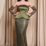 Φόρεμα maxi στράπλες γοργονέ τύπου πέπλουμ με παγιέτες olive