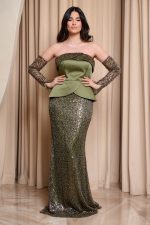 Φόρεμα maxi στράπλες γοργονέ τύπου πέπλουμ με παγιέτες olive