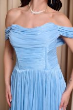 Φόρεμα maxi off shoulder με πιέτες baby blue - Image 6