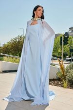 Φόρεμα maxi γοργονέ με αποσπώμενη κάπα baby blue - Image 4