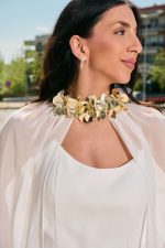 Φόρεμα maxi γοργονέ με αποσπώμενη κάπα άσπρο - Image 7