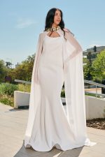 Φόρεμα maxi γοργονέ με αποσπώμενη κάπα άσπρο